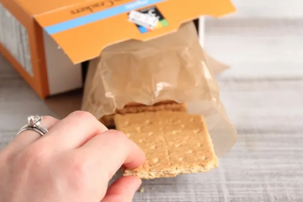 Wordless Recipe: Chocolate Peanut Butter Cup S’mores
