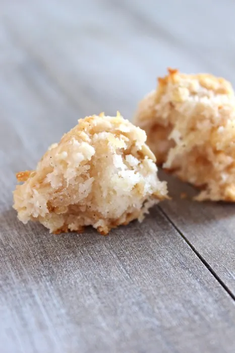 Piña Colada Macaroons