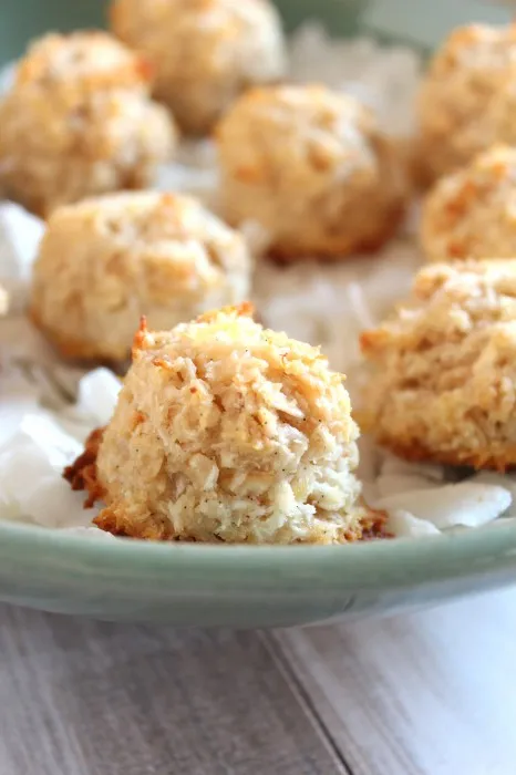 Piña Colada Macaroons