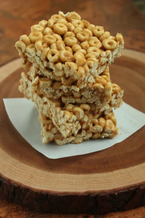 IMG 3943 466x700 1 3 Ingredient Peanut Butter & Honey Cereal Bars