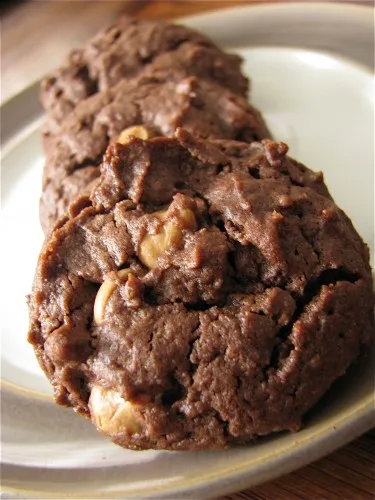 Flourless Dark Chocolate Peanut Butter Cookies