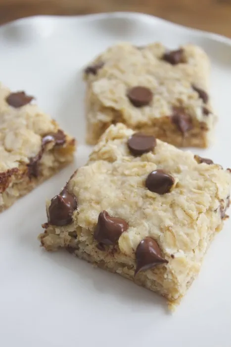 Macaroon Oat Bars2 467x700 1 Chocolate Chip Macaroon Oatmeal Cookie Bars