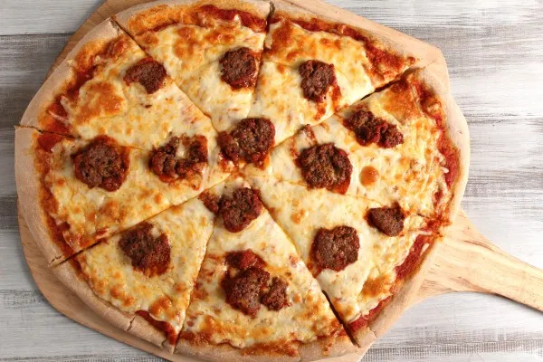 IMG 2897 600x400 1 Meatball Pizza