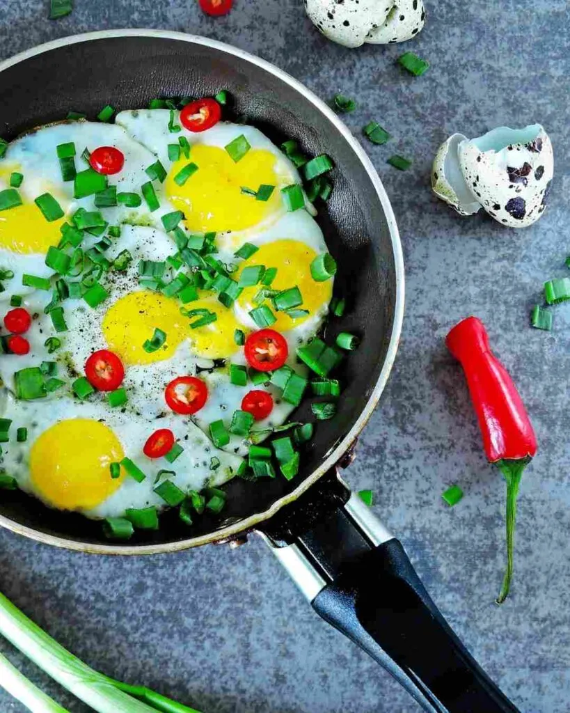 How many quail eggs equal 1 chicken egg?