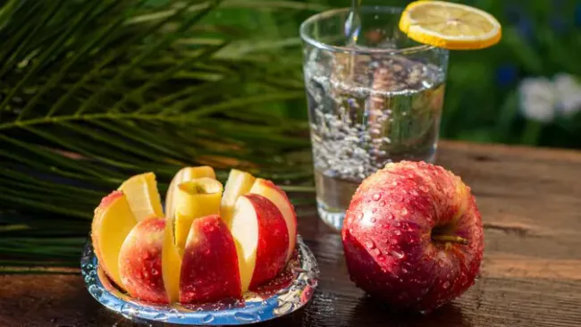 Is Apple Juice Good for Hydration? Benefits, Facts, and Alternatives