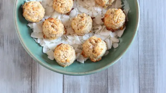 Piña Colada Macaroons