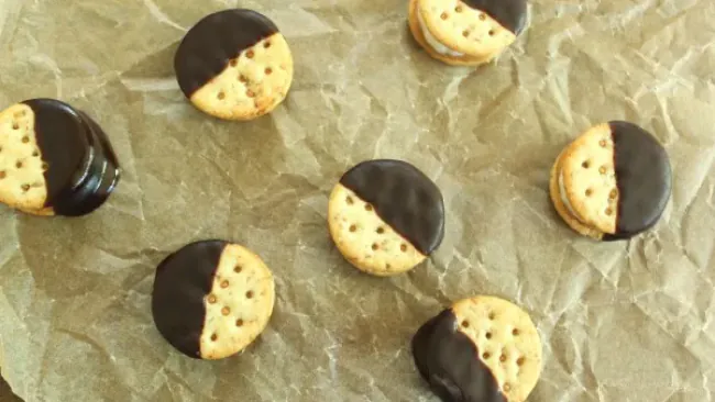 Chocolate-Dipped Peanut Butter Banana Cracker Bites