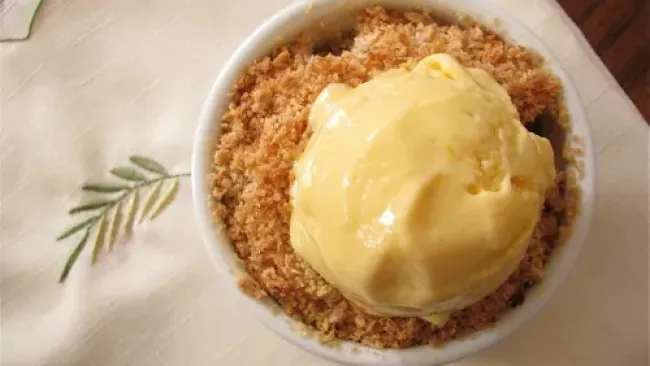 Mango & Pineapple Tropical Fruit Crisp