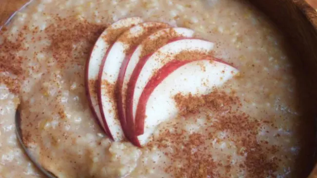 Apple Cinnamon Steel Cut Oatmeal in the Instant Pot {Vegan}