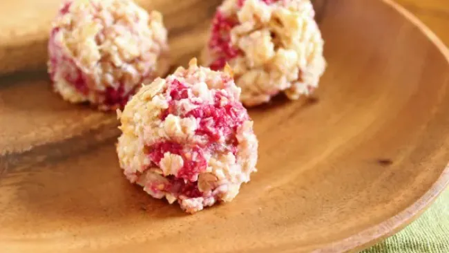 Raspberry Coconut-Oat Macaroons