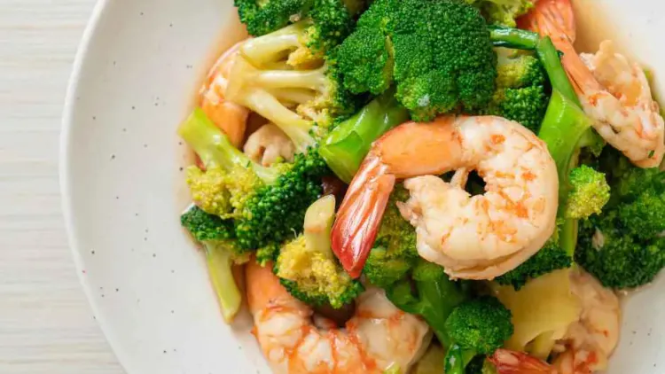 Is Broccoli Healthy? Benefits, Risks, Nutrition, & How to Eat It