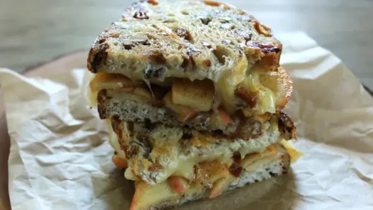 Monday Musings + Apple Pie Grilled Cheese