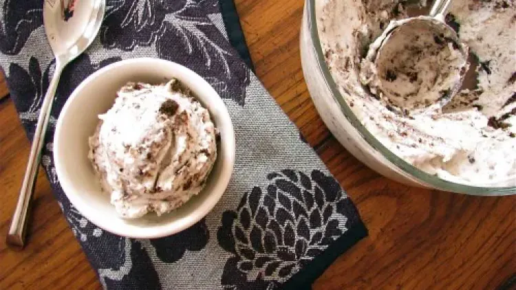 Cookies & Cream Frozen Yogurt