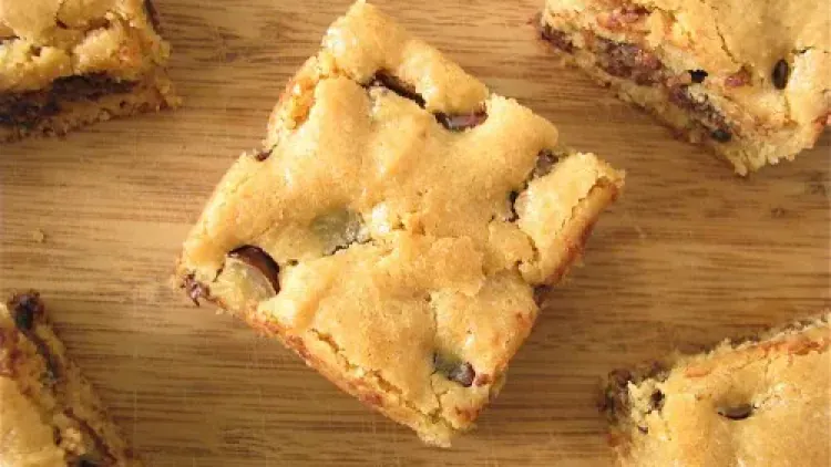 Peanut Butter Chocolate Chip Cookie Bars