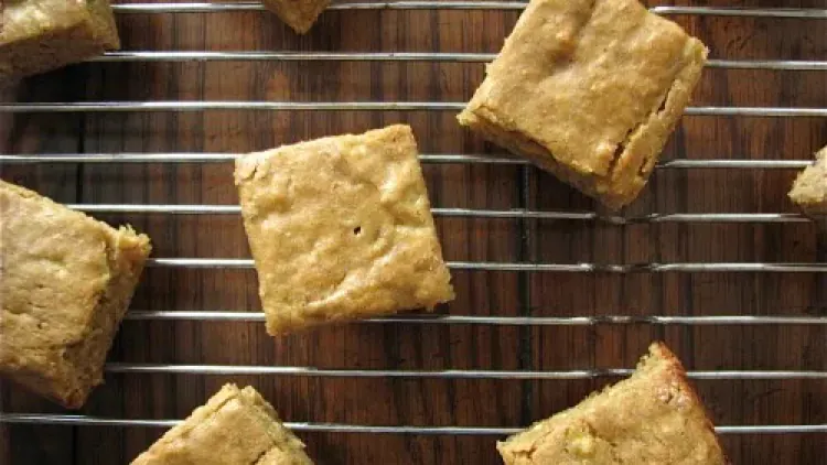 White Chocolate, Peanut Butter, & Banana Blondies