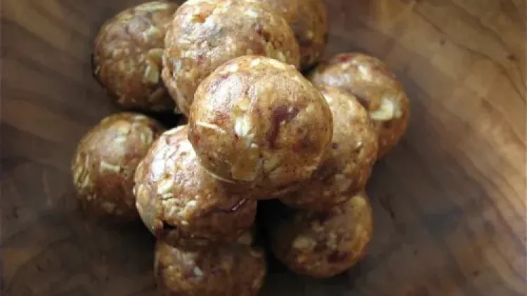 Peanut Butter, Date, & Oat Bites