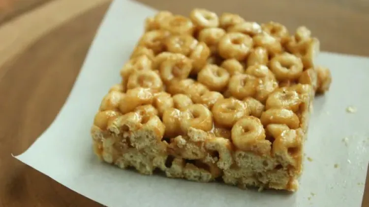 3 Ingredient Peanut Butter & Honey Cereal Bars